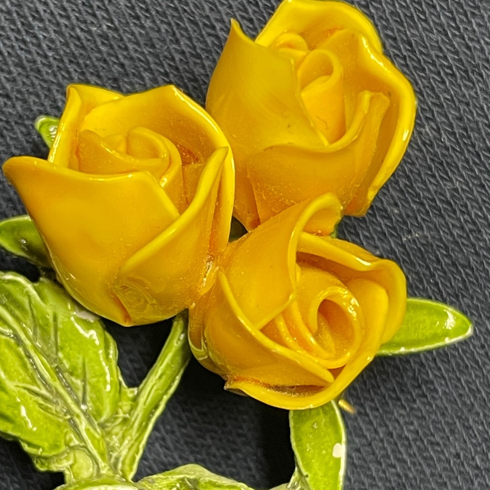 Vintage 3 Yellow Rose Bud Brooch - Picture 2 of 5